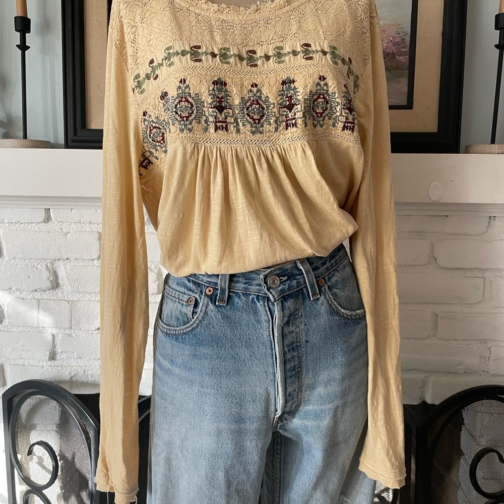 Sundance Embroidered Lace Detail Women's peasant  Top - Yellow